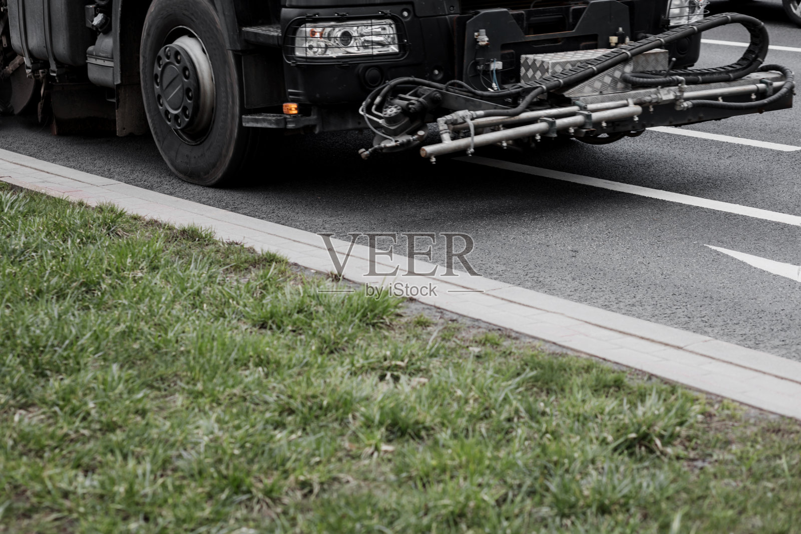 街道的市政卡车刷。照片摄影图片