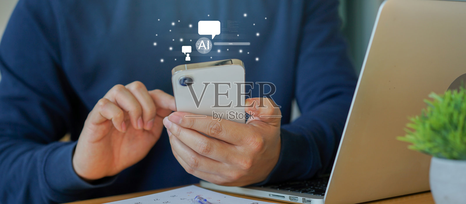 在智能手机上近距离使用人工智能机器人聊天程序来询问和获取有关未来生活方式概念创新的数据信息照片摄影图片