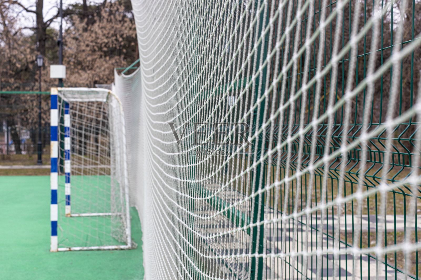 足球场上的网射与浅景深照片摄影图片