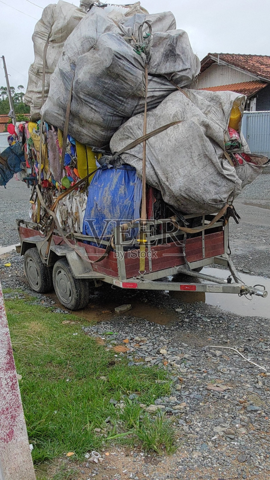 进行一次可回收垃圾收集,照片摄影图片
