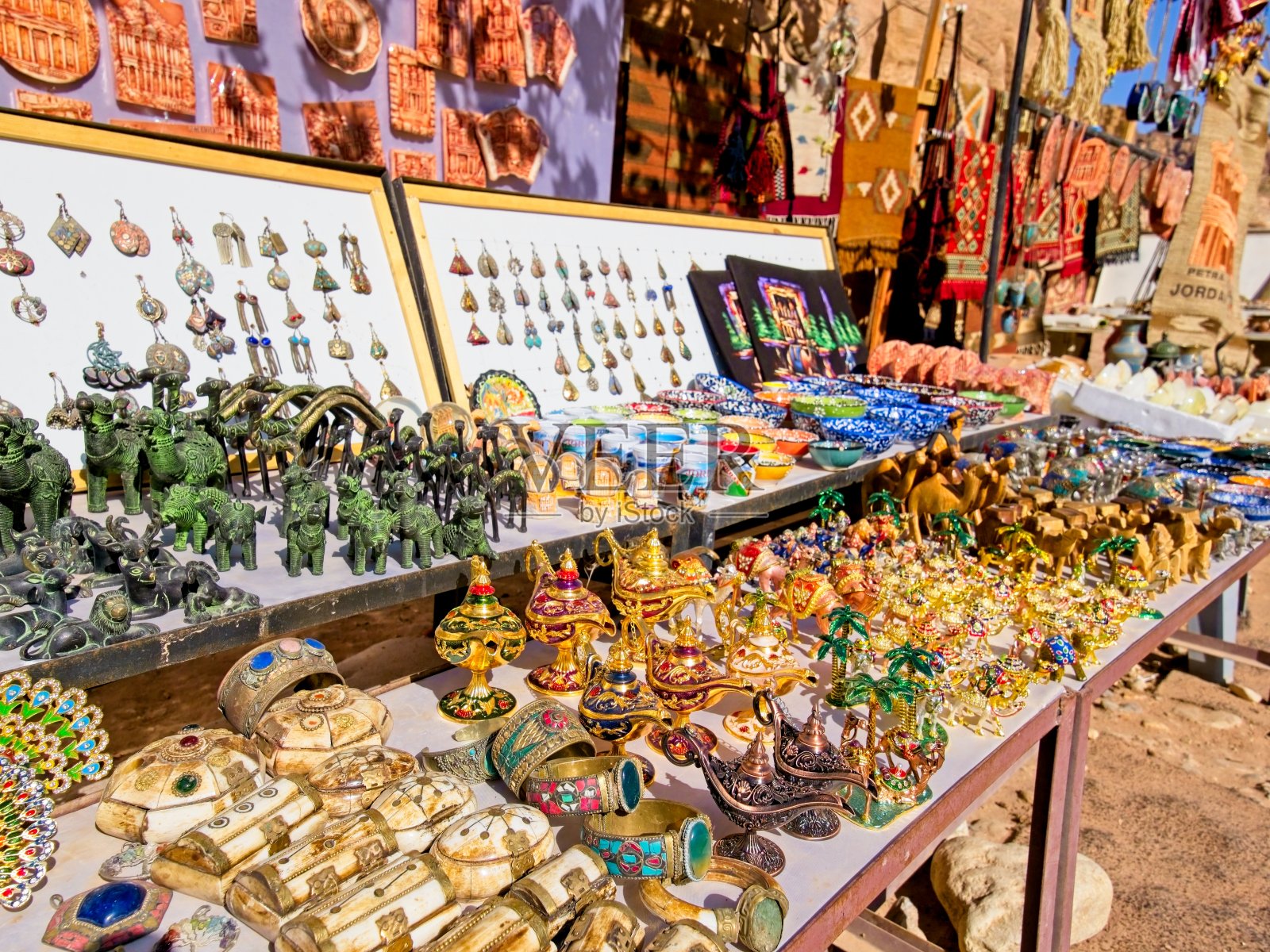 约旦古城佩特拉的正面街照片摄影图片