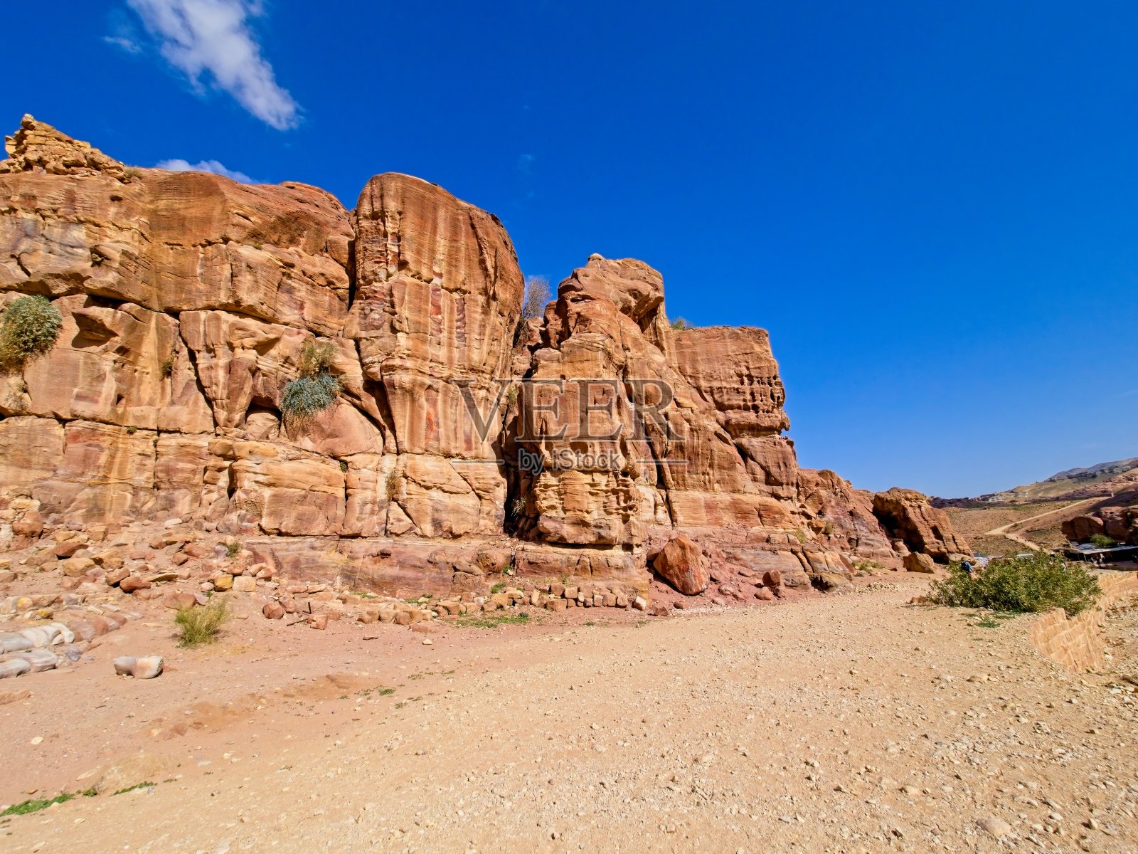 约旦古城佩特拉的正面街照片摄影图片