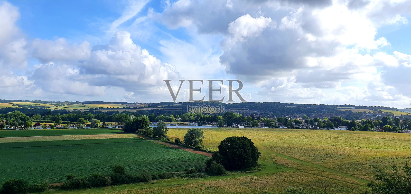 陆地上的云照片摄影图片