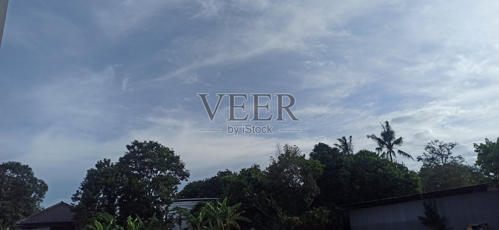 印度尼西亚一个村庄的多云天空照片摄影图片