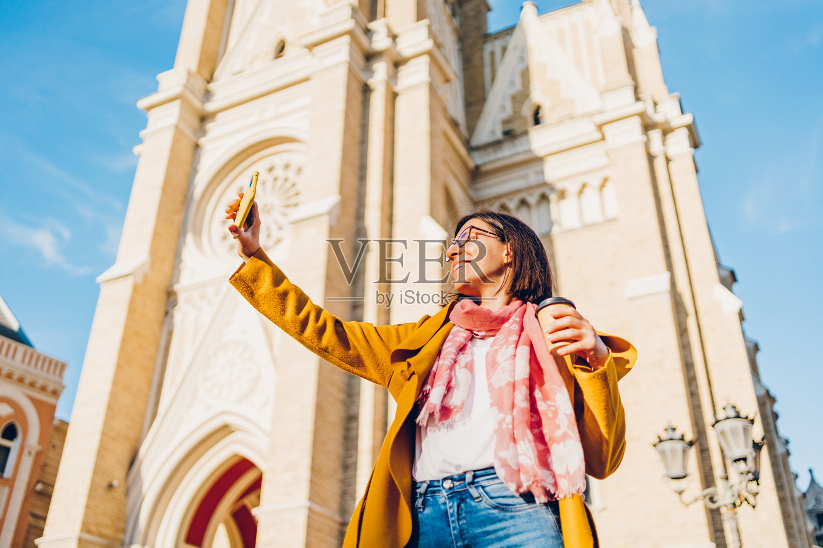 一位年轻女子喜欢自拍和视频通话照片摄影图片