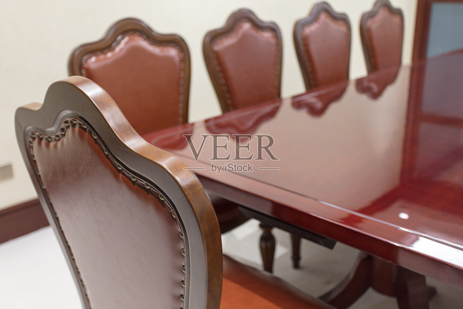 豪华会议室内部配有皮椅照片摄影图片