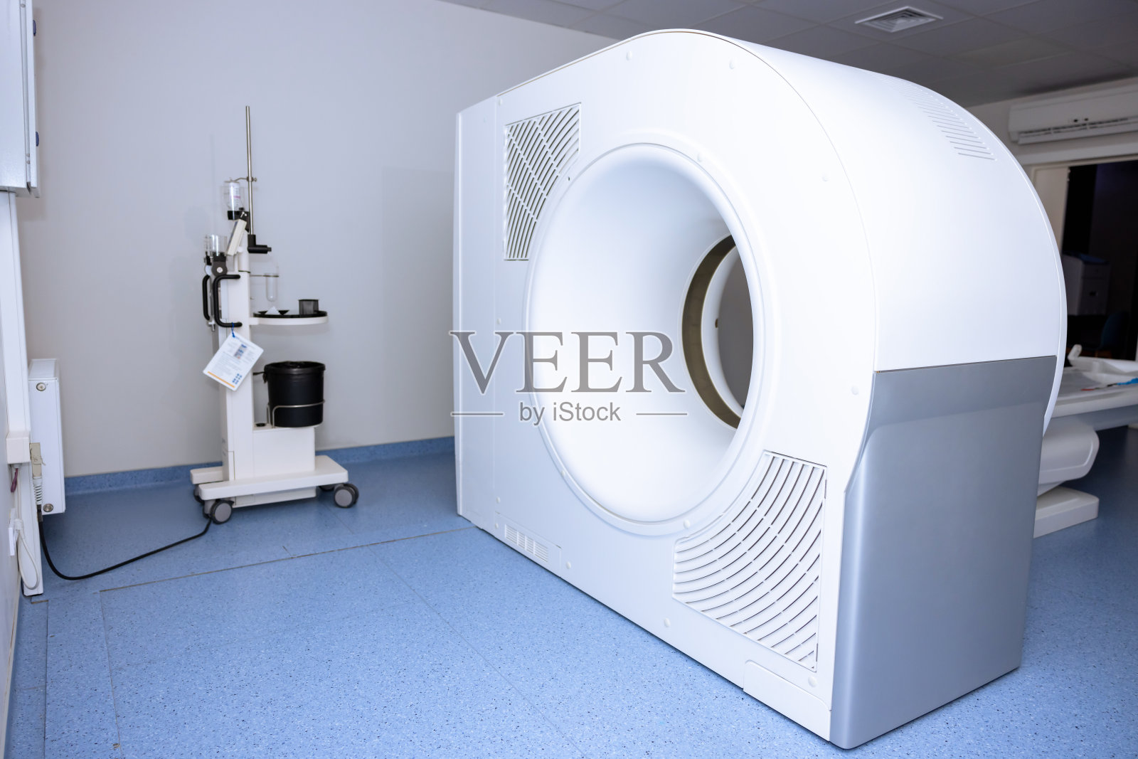 MRI -医院用磁共振成像扫描设备。照片摄影图片