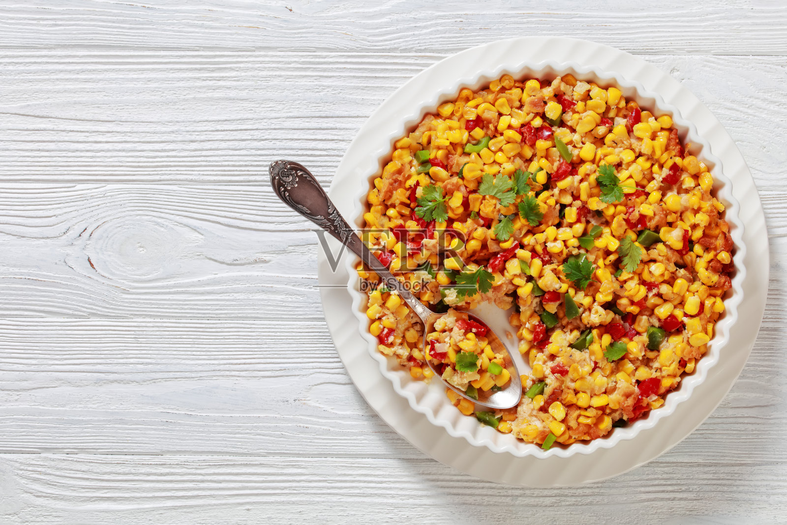 新奥尔良风格的烤盘玉米砂锅照片摄影图片