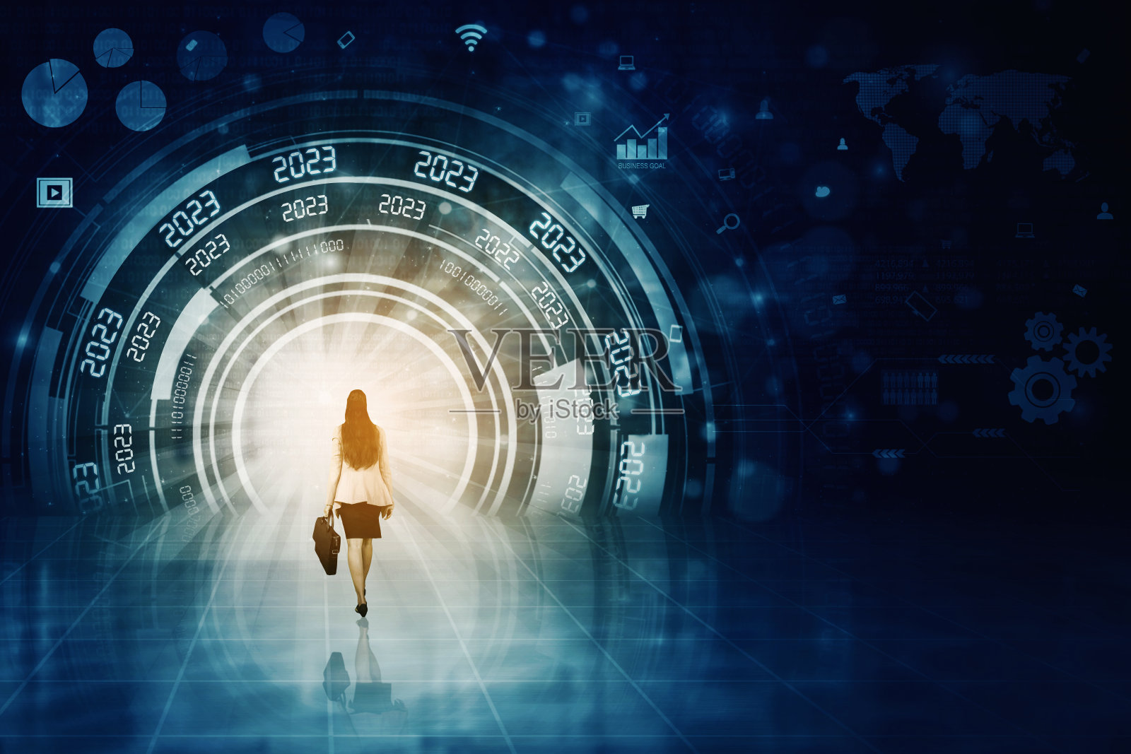 女人走向未来的隧道背景与2023年的文字和界面图形照片摄影图片