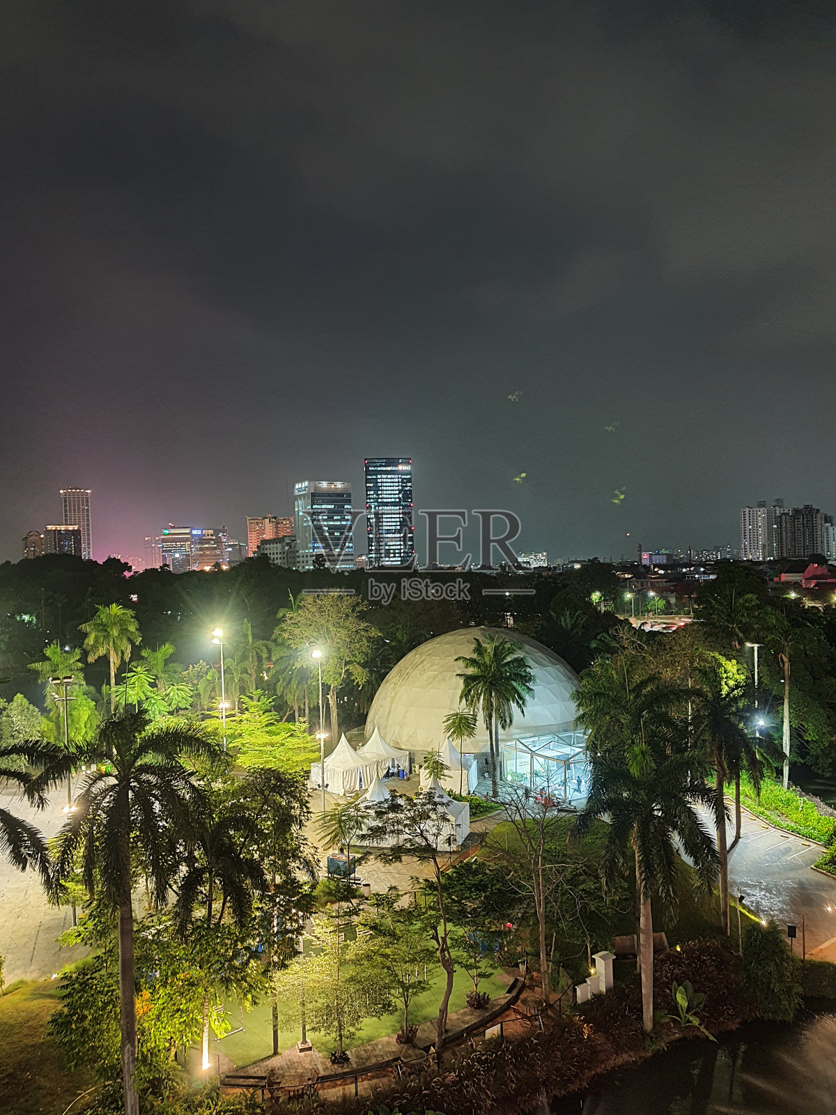 晚上共鸣照片摄影图片