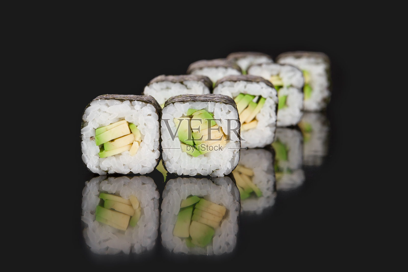 日本料理菜单。辊鳄梨照片摄影图片