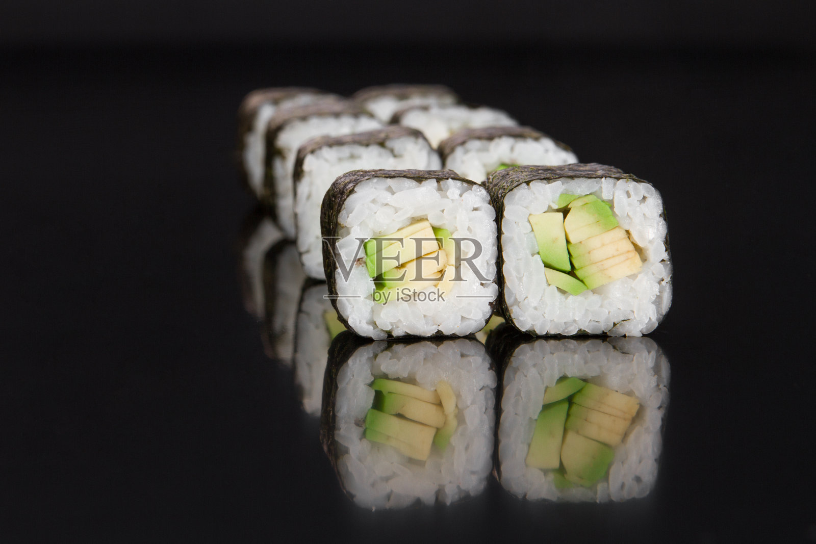 日本料理菜单。辊鳄梨照片摄影图片