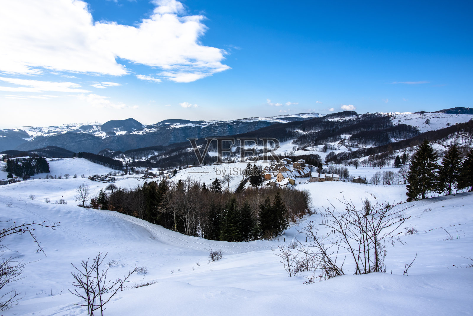 2023 01 128 CampoFontana村庄有雪照片摄影图片