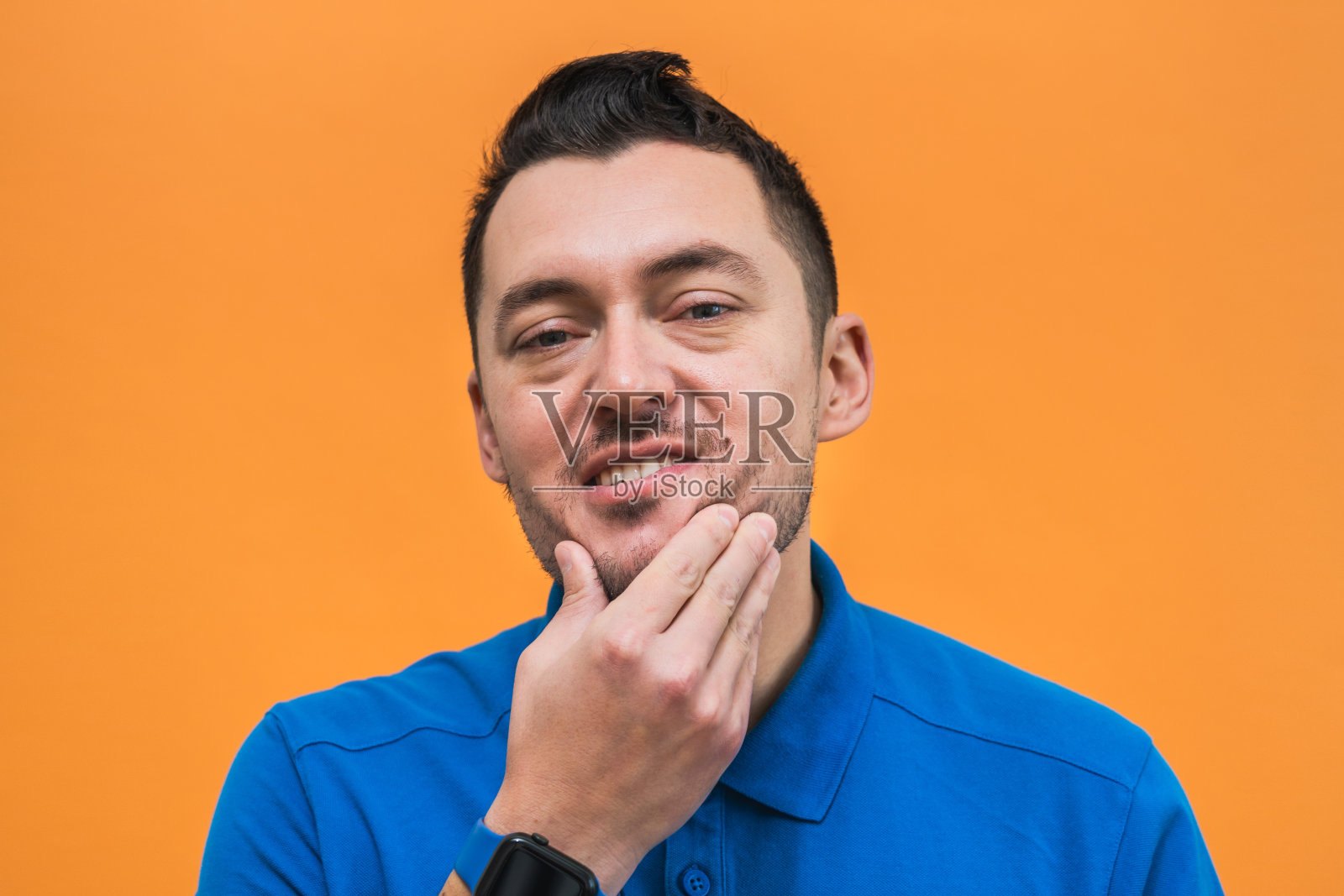 帅哥的肖像。人的情绪。模拟复制空间照片摄影图片