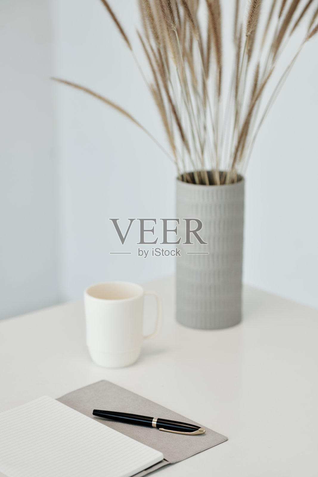 桌上的开放式计划表照片摄影图片