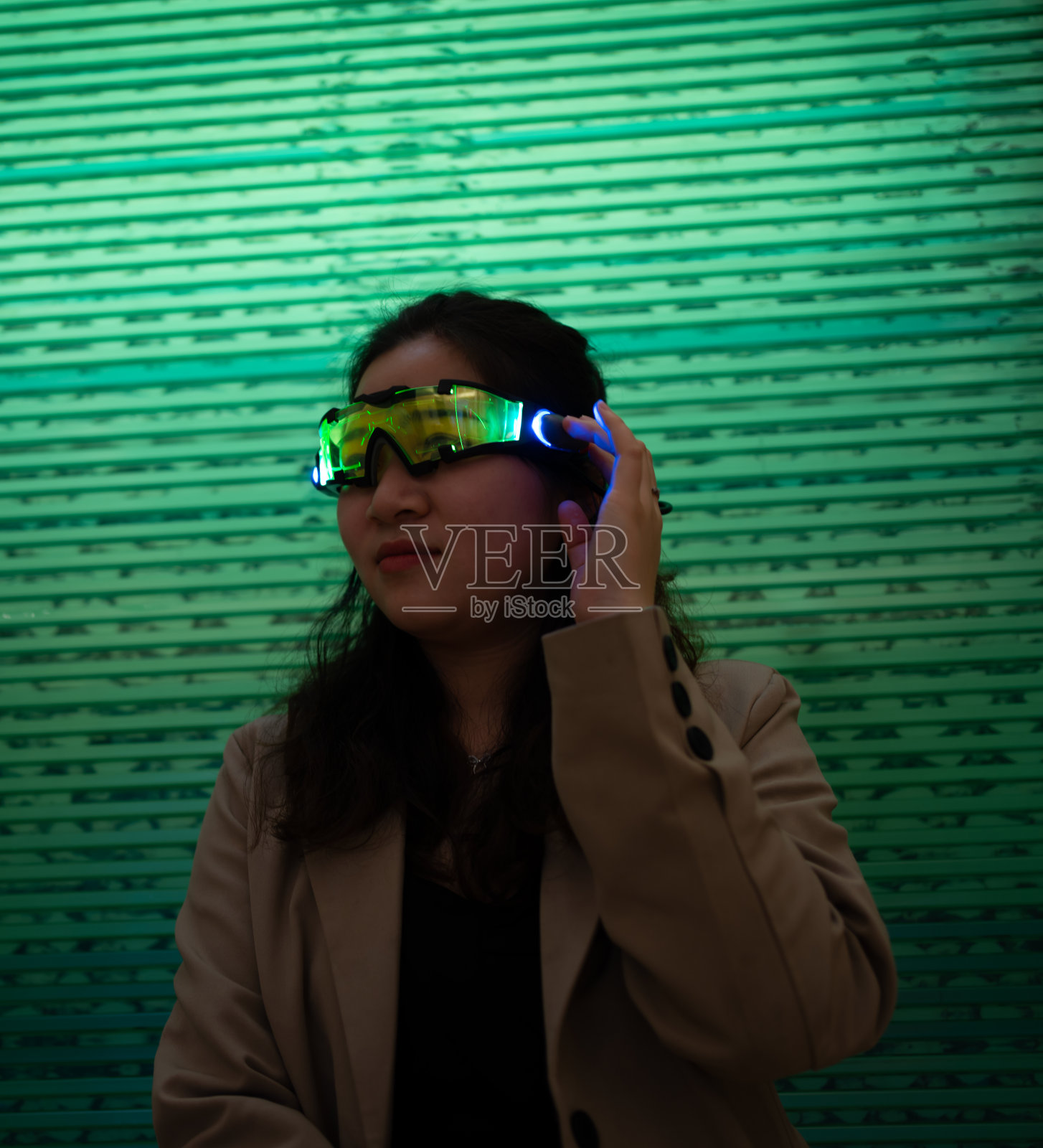 VR眼镜带来全新体验照片摄影图片