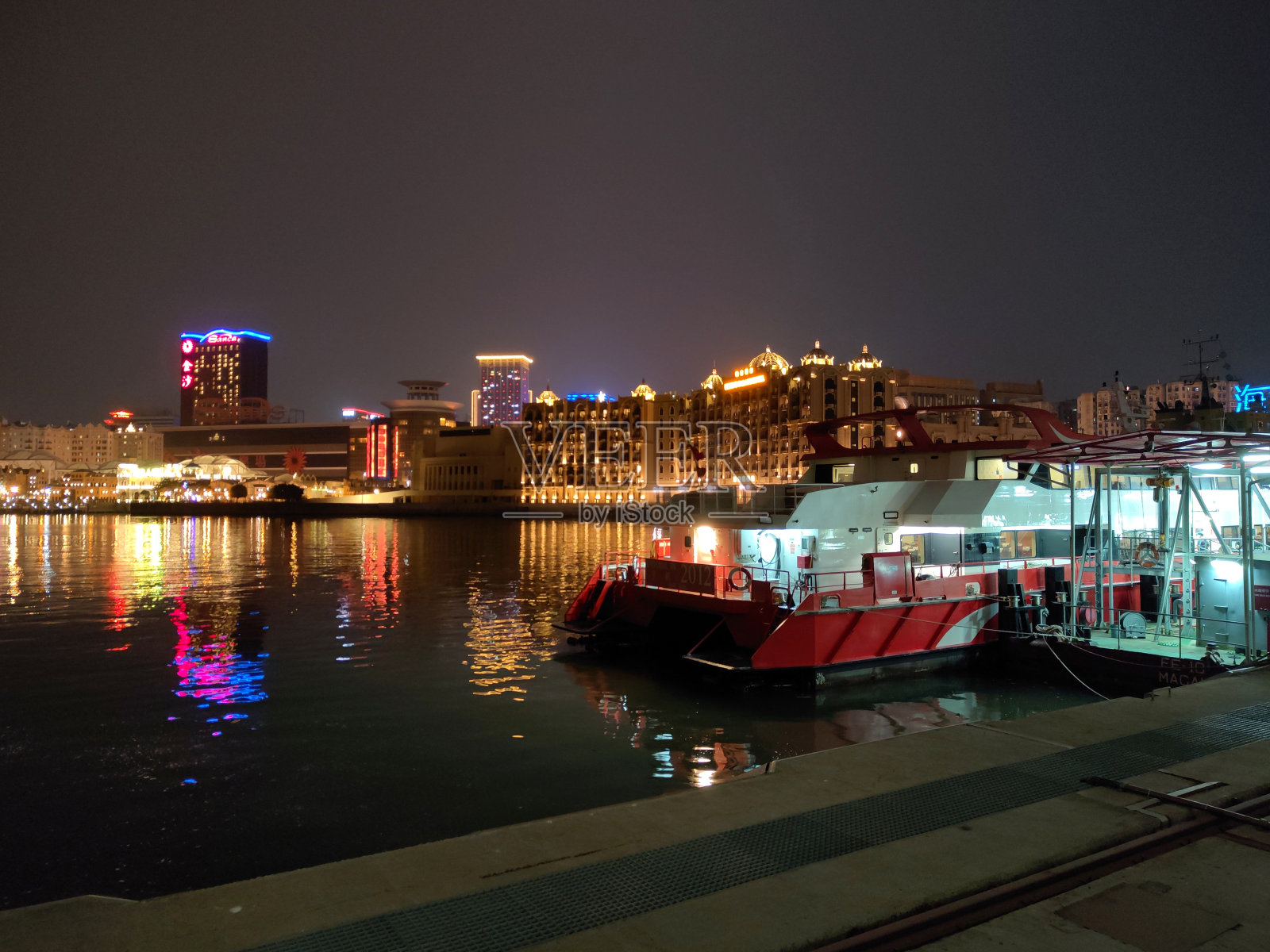 澳门渔人码头的夜景照片摄影图片