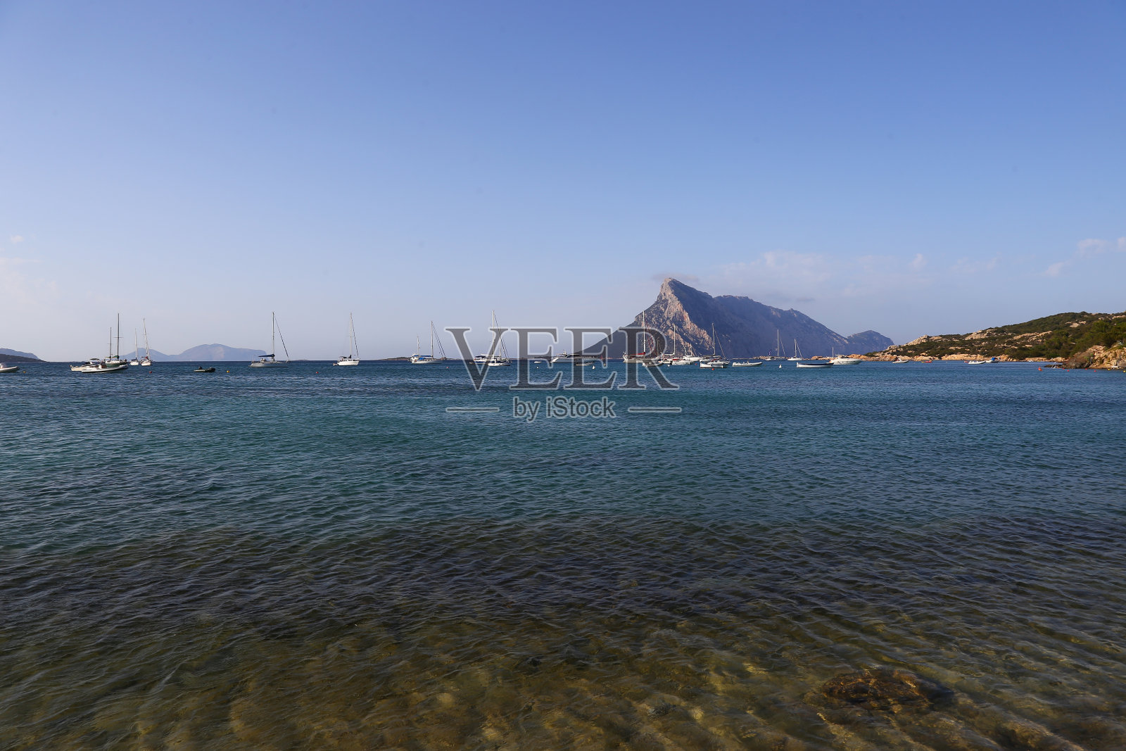 撒丁岛圣特奥多罗附近美丽的卡拉吉戈卢照片摄影图片