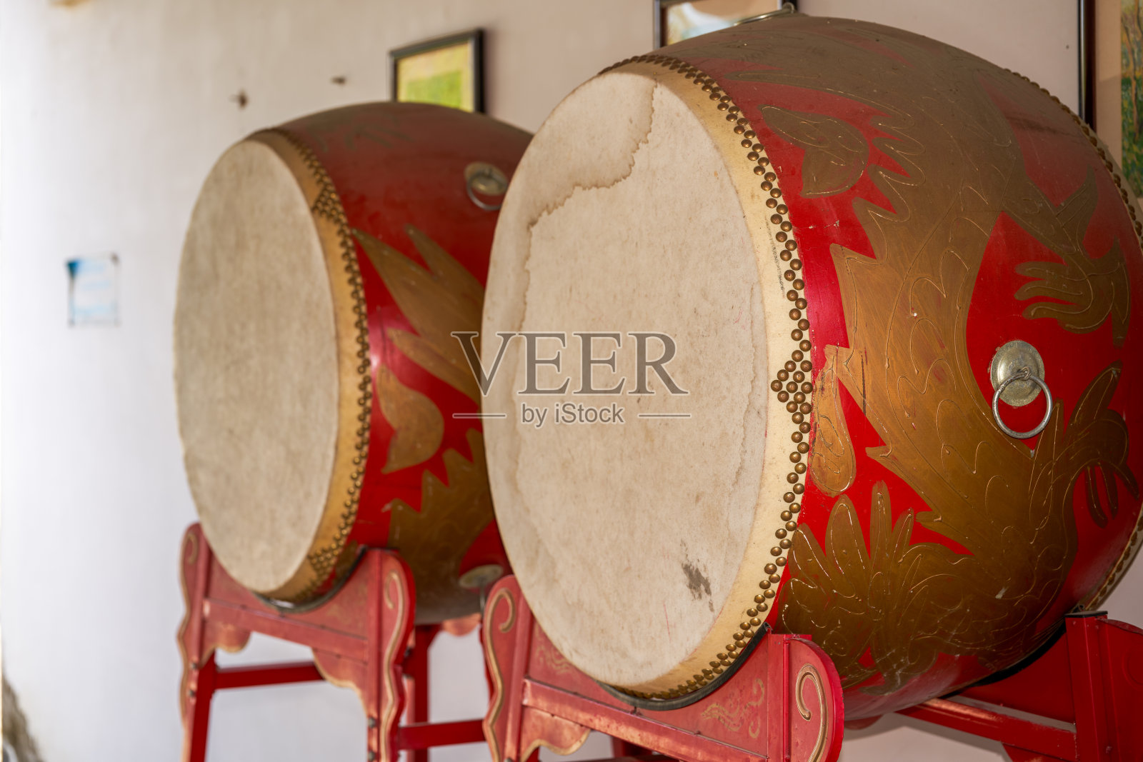 中国传统红金鼓的特写照片摄影图片