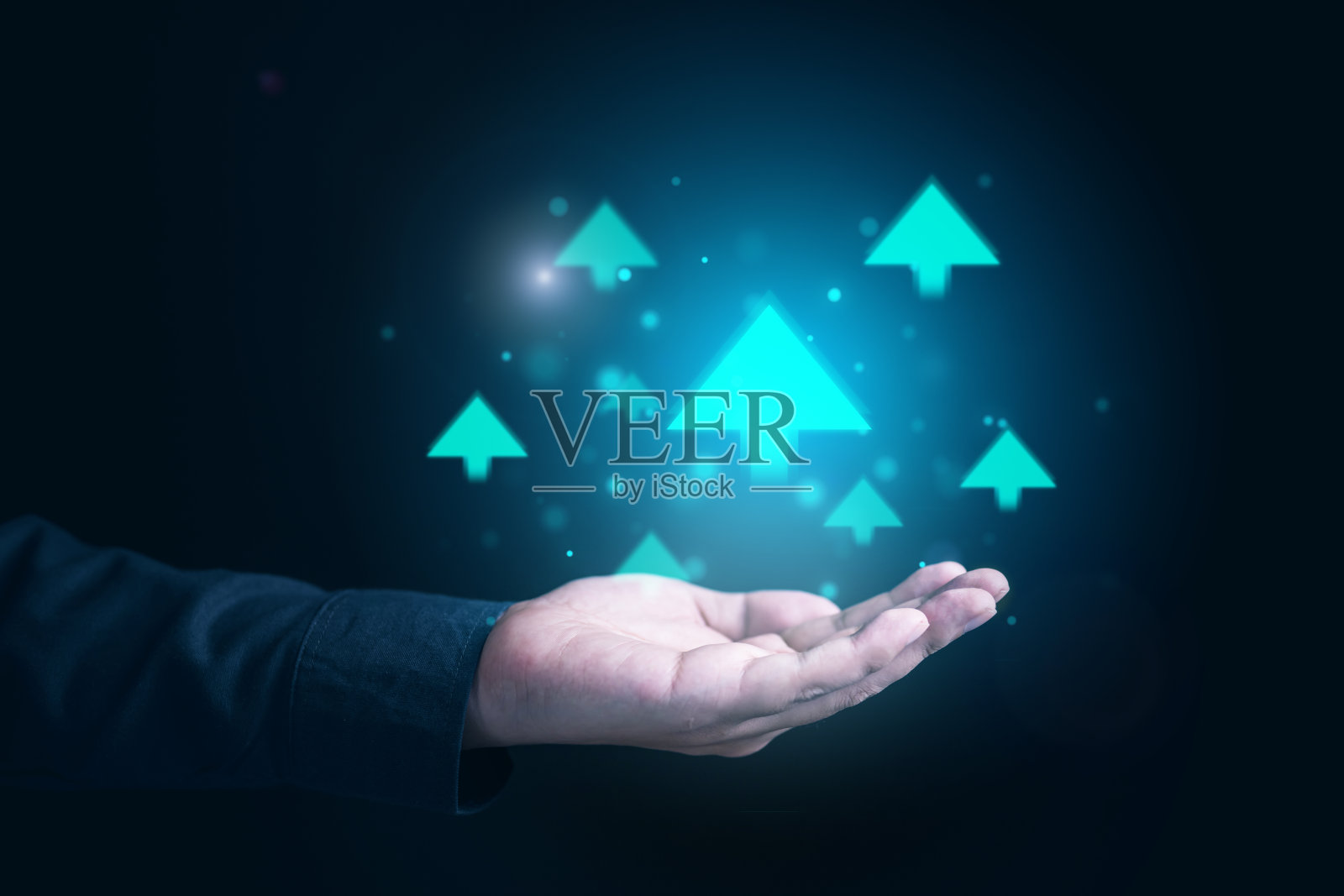 箭头图标上的手增加性能。投资增长照片摄影图片