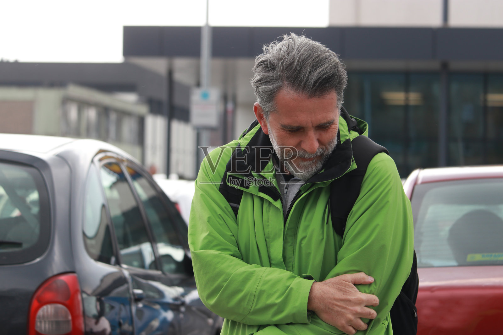 老年男人的痛苦和情绪照片摄影图片