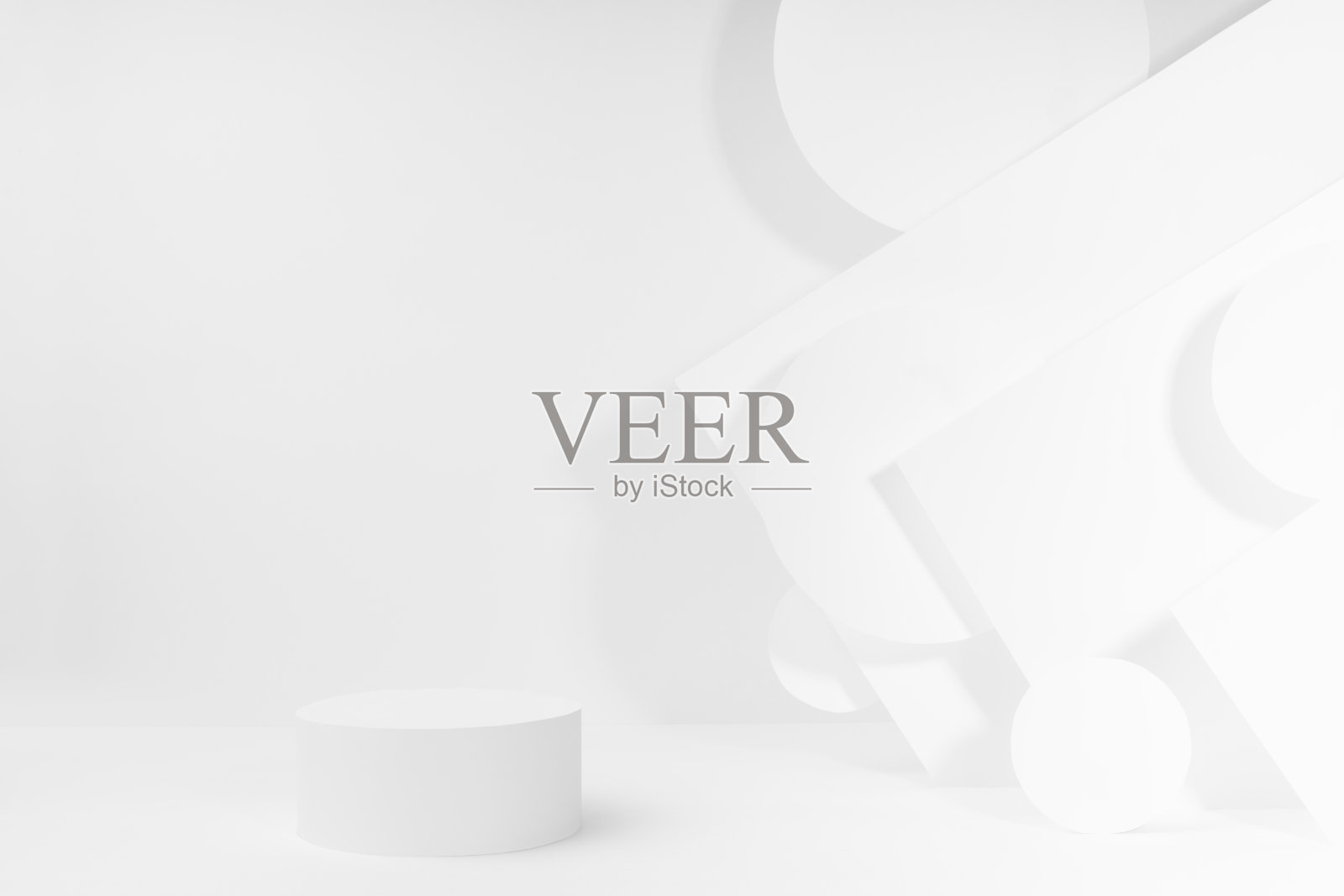 几何抽象时尚的白色舞台，用于展示化妆品、商品的设计——一个圆柱形的舞台模型，线条、角度、飞圈在强光下，阴影在简单的图形风格中。照片摄影图片