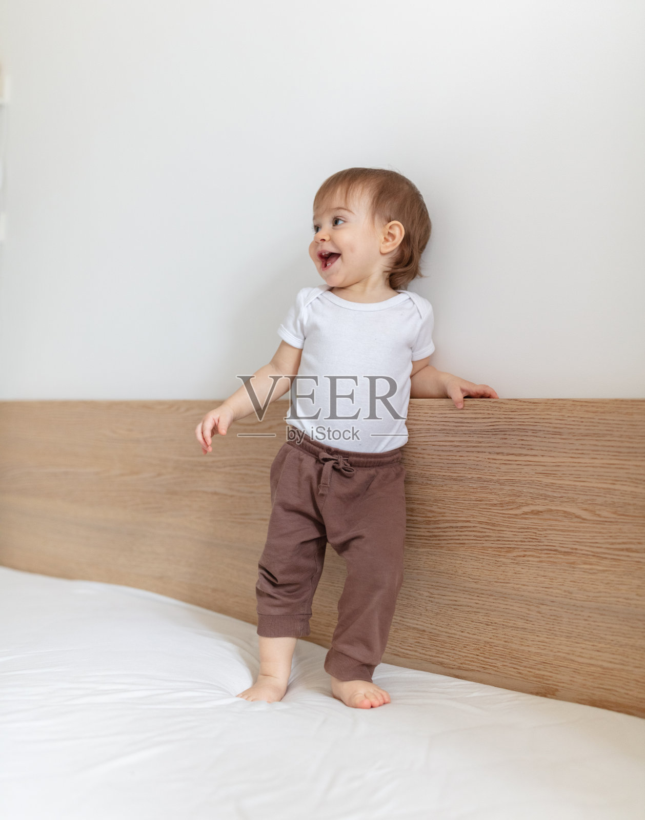 可爱的孩子咯咯笑照片摄影图片