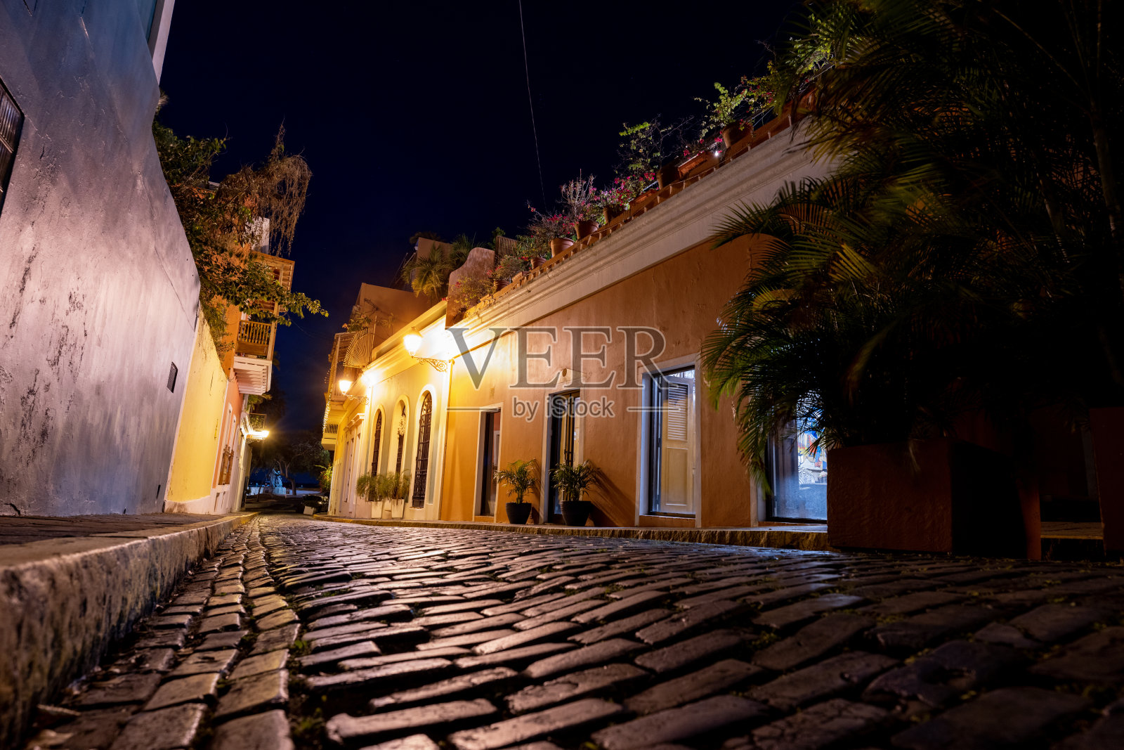 夜晚的圣胡安老城照片摄影图片