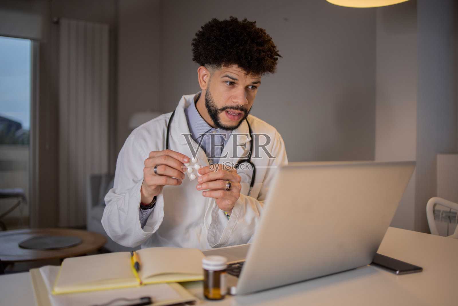 医生照片摄影图片