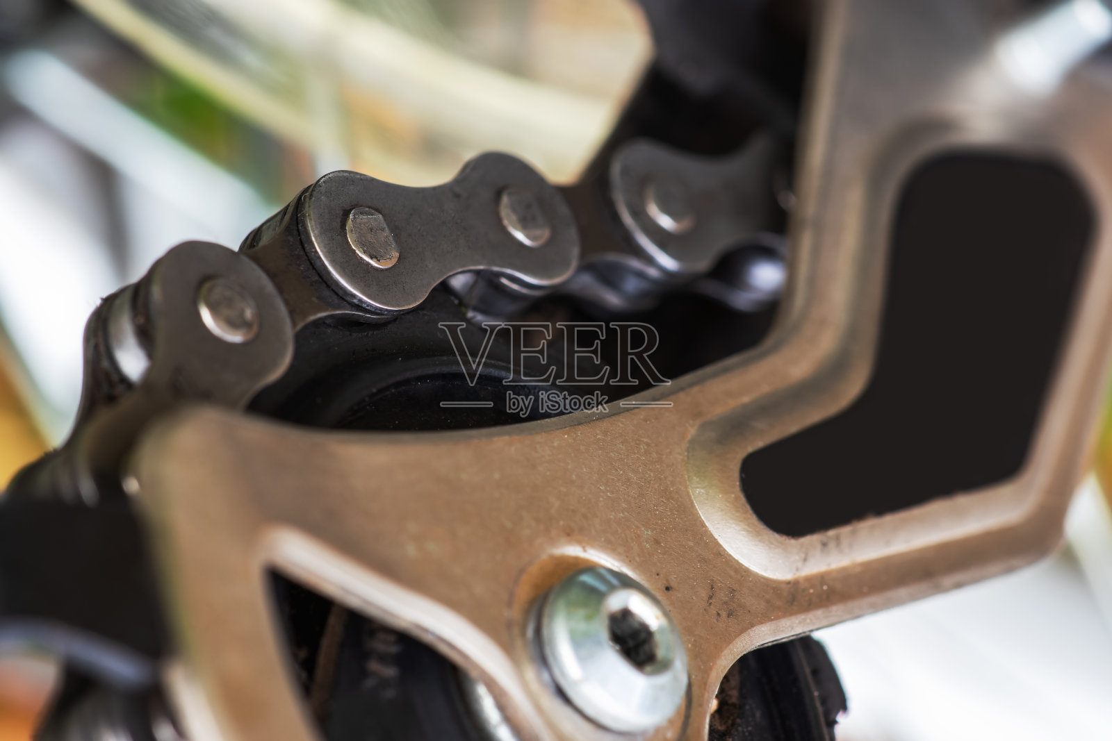 自行车链条靠近。山地车链条。照片摄影图片