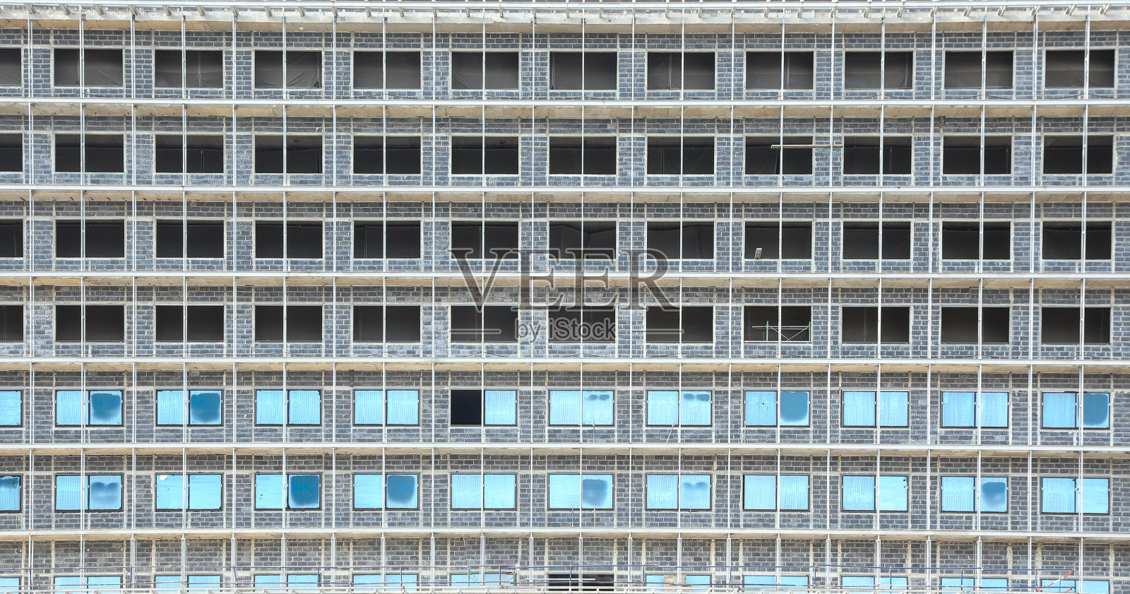 你可以看到每一层楼都在施工。照片摄影图片