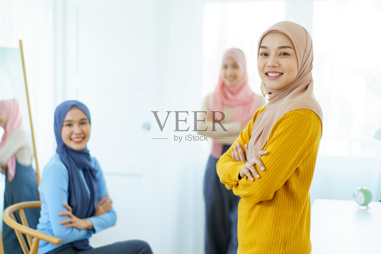 一组穆斯林妇女肖像。照片摄影图片