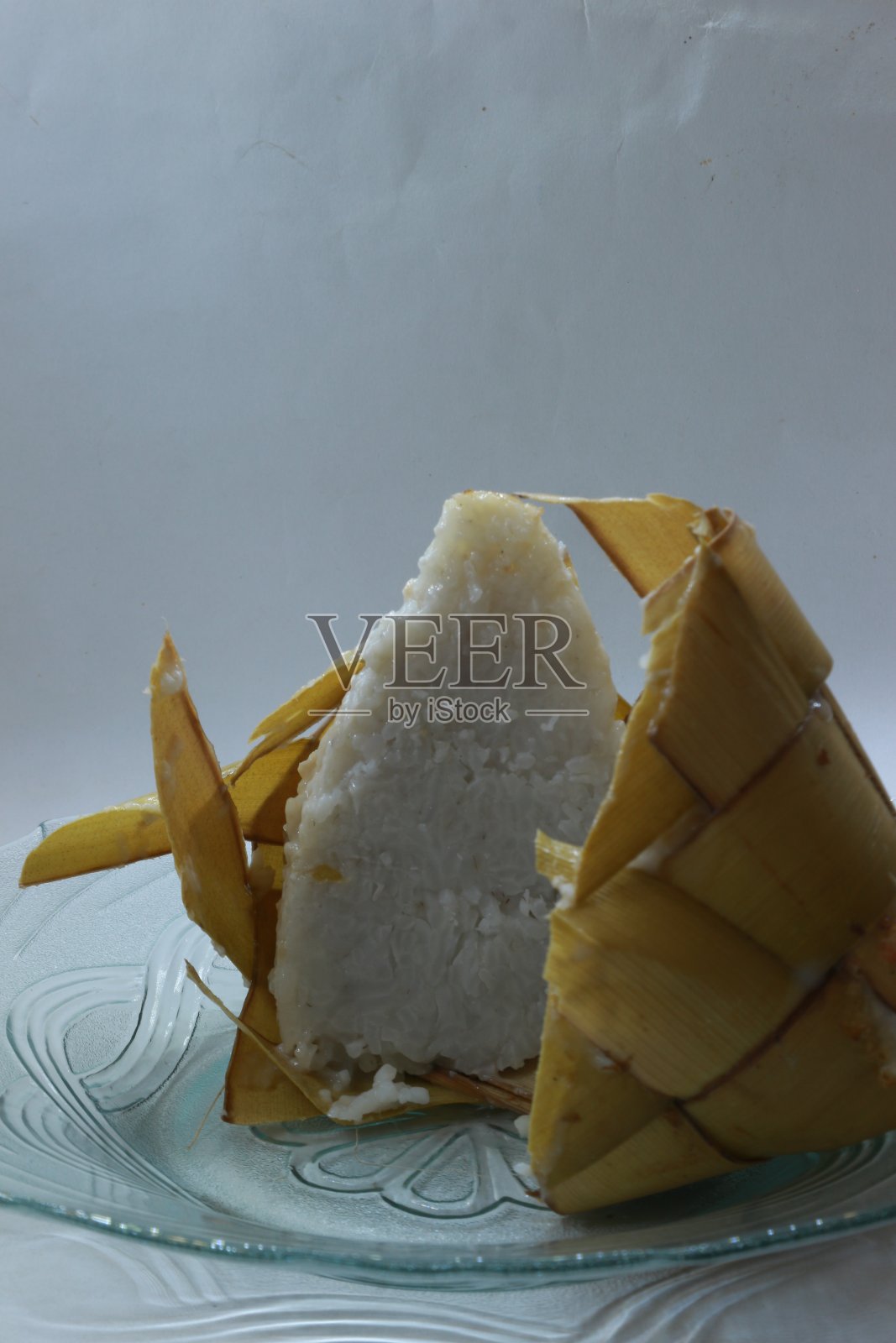 Ketupat是在穆斯林节日供应的照片摄影图片