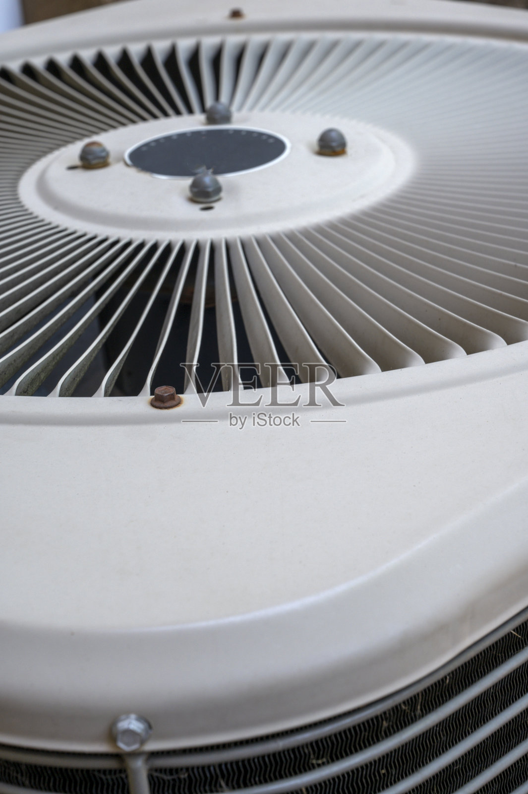 空调系统单元安装在屋外照片摄影图片