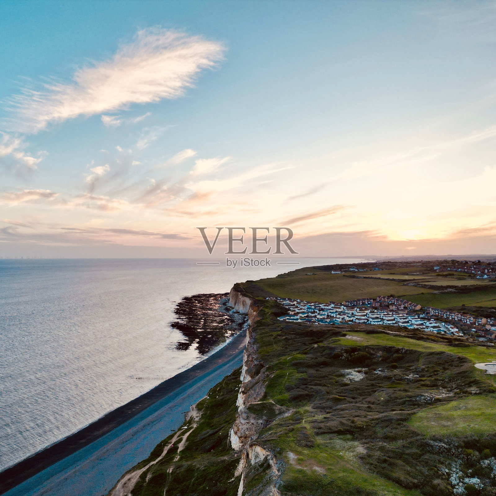 悬崖边在纽黑文南部的英格兰沿海小镇照片摄影图片