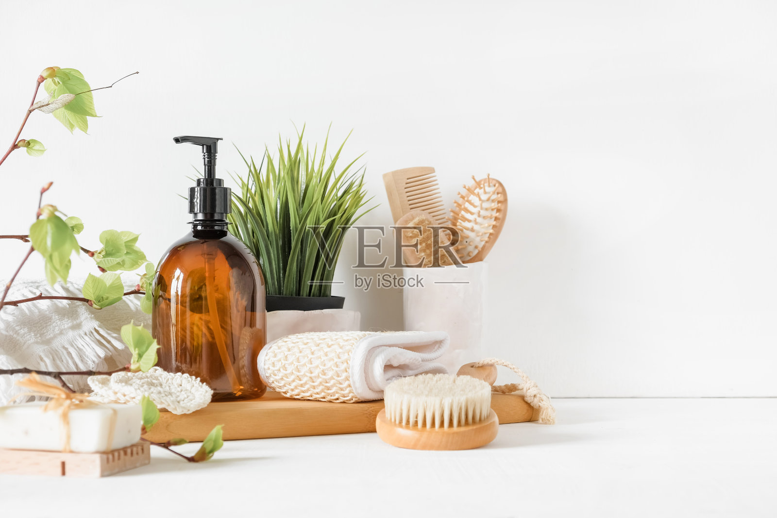 旗帜天然医药，有机化妆品，化妆品研究，有机护肤品。俯视图，平铺。护肤理念。皮肤病。照片摄影图片