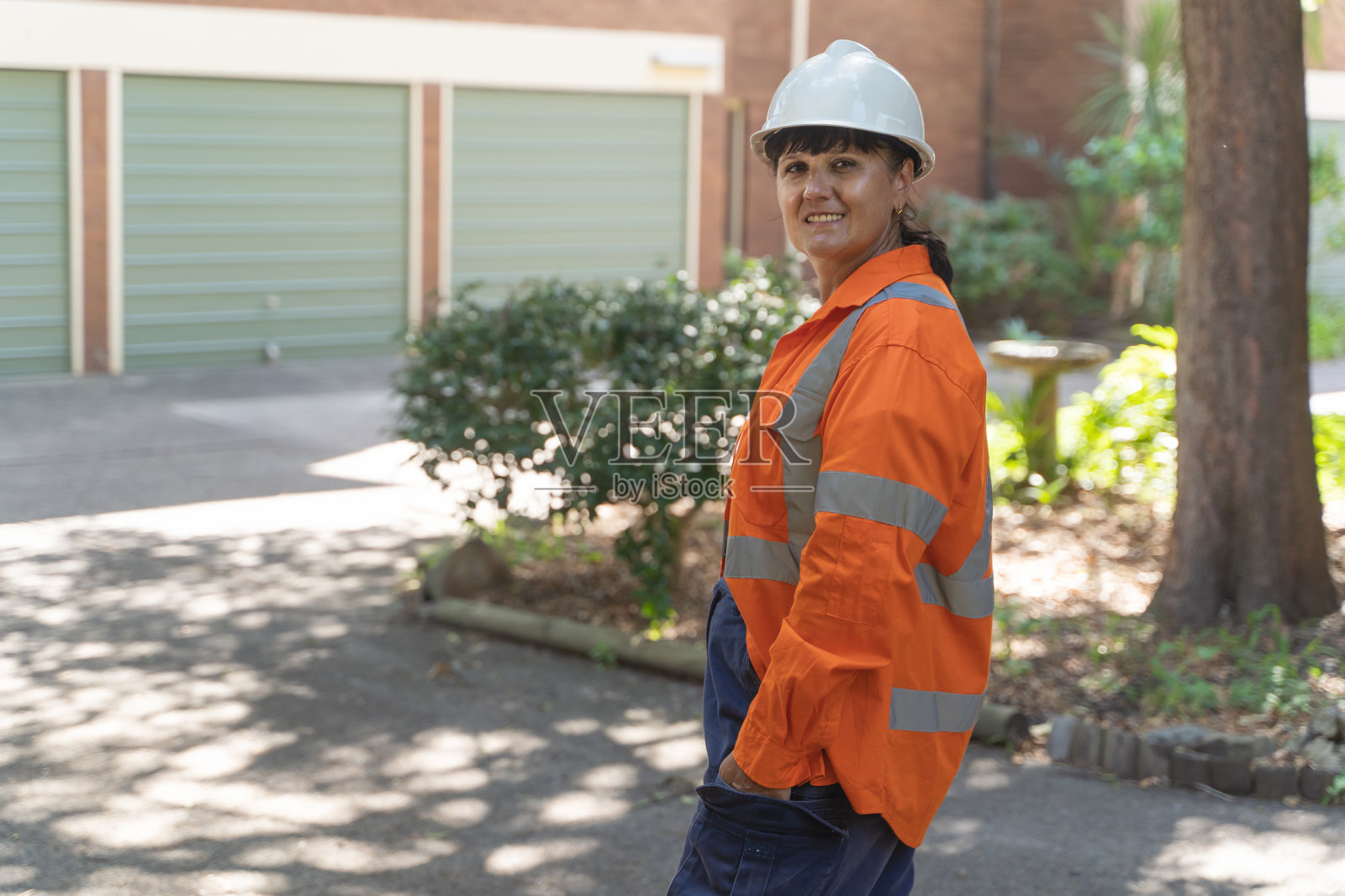 一位道路女工的肖像照片摄影图片