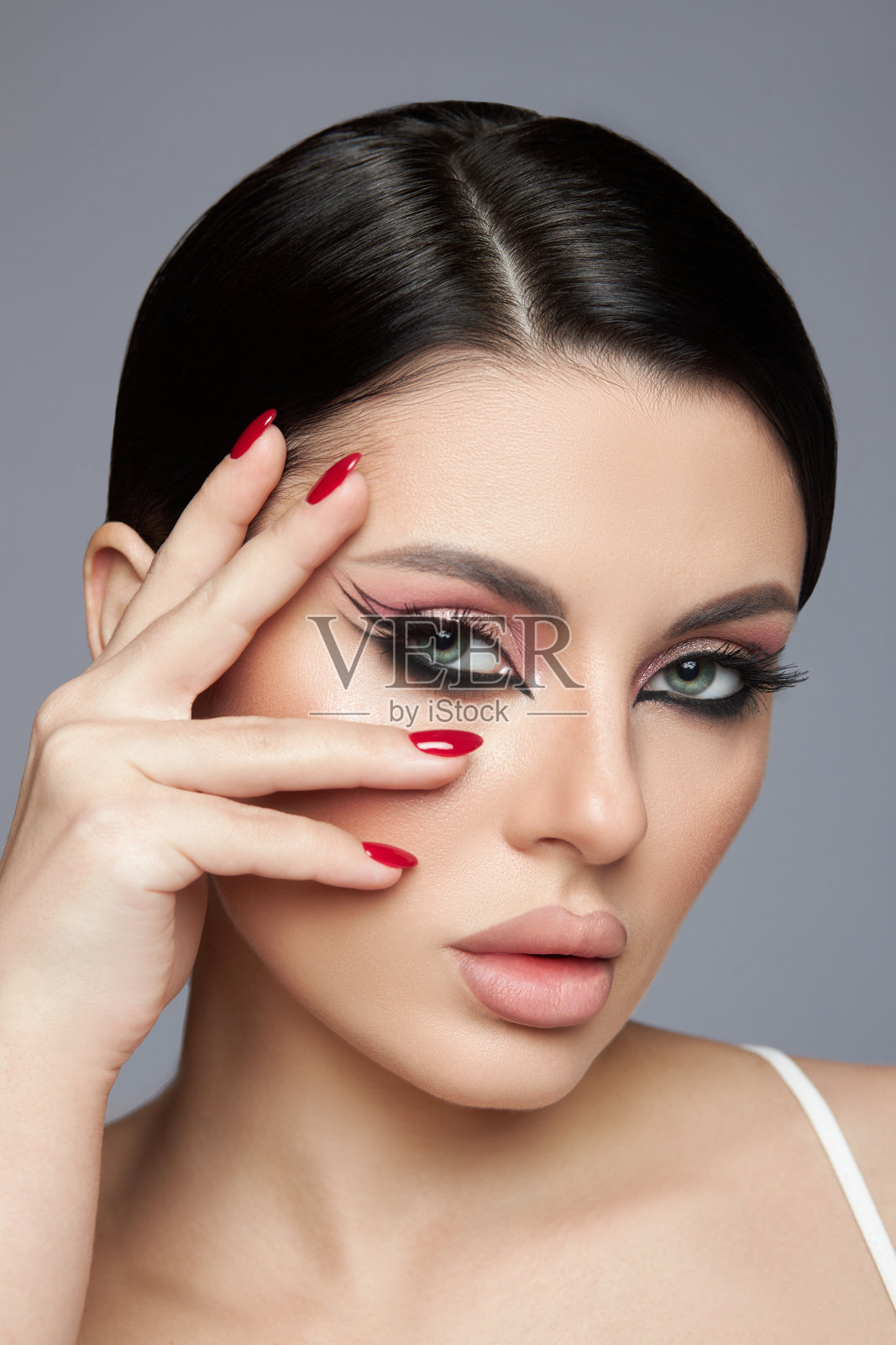 理想的女性肖像美容程序，面部护肤，抗衰老的效果。专业彩妆，天然化妆品照片摄影图片