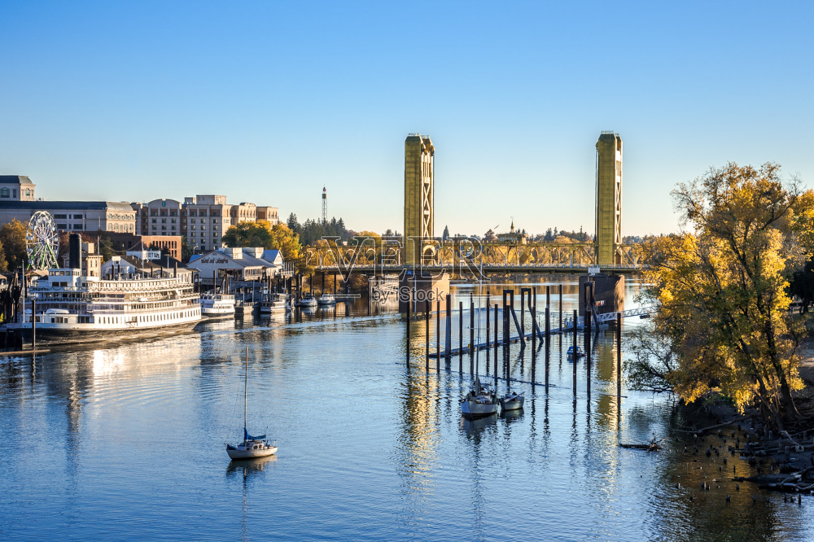 河城夜景之美照片摄影图片