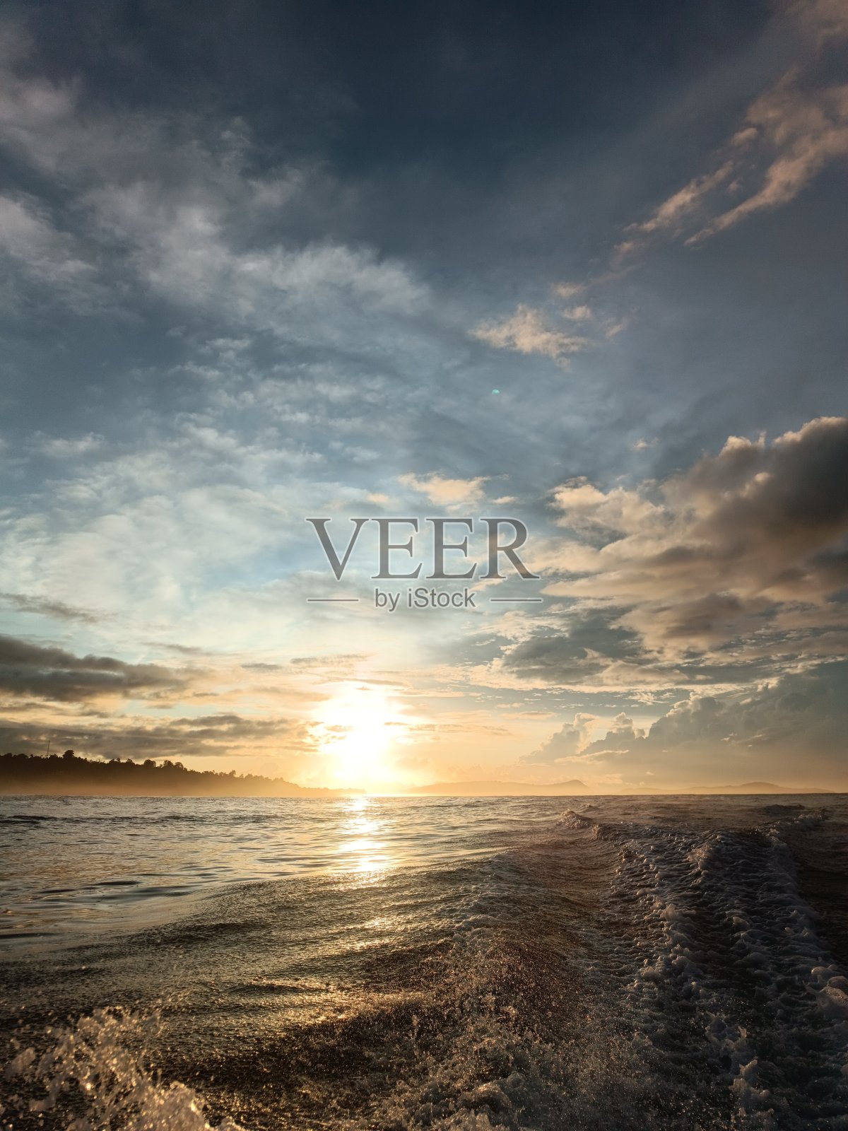 热带岛屿的日出照片摄影图片