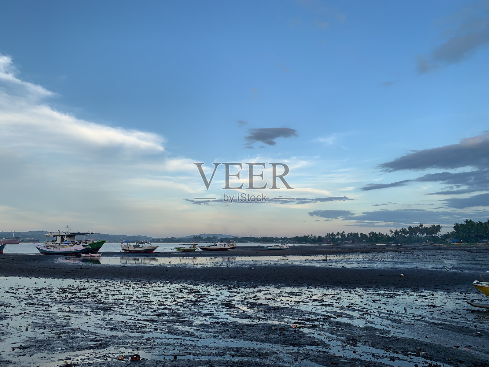 美丽日落的渔船照片摄影图片