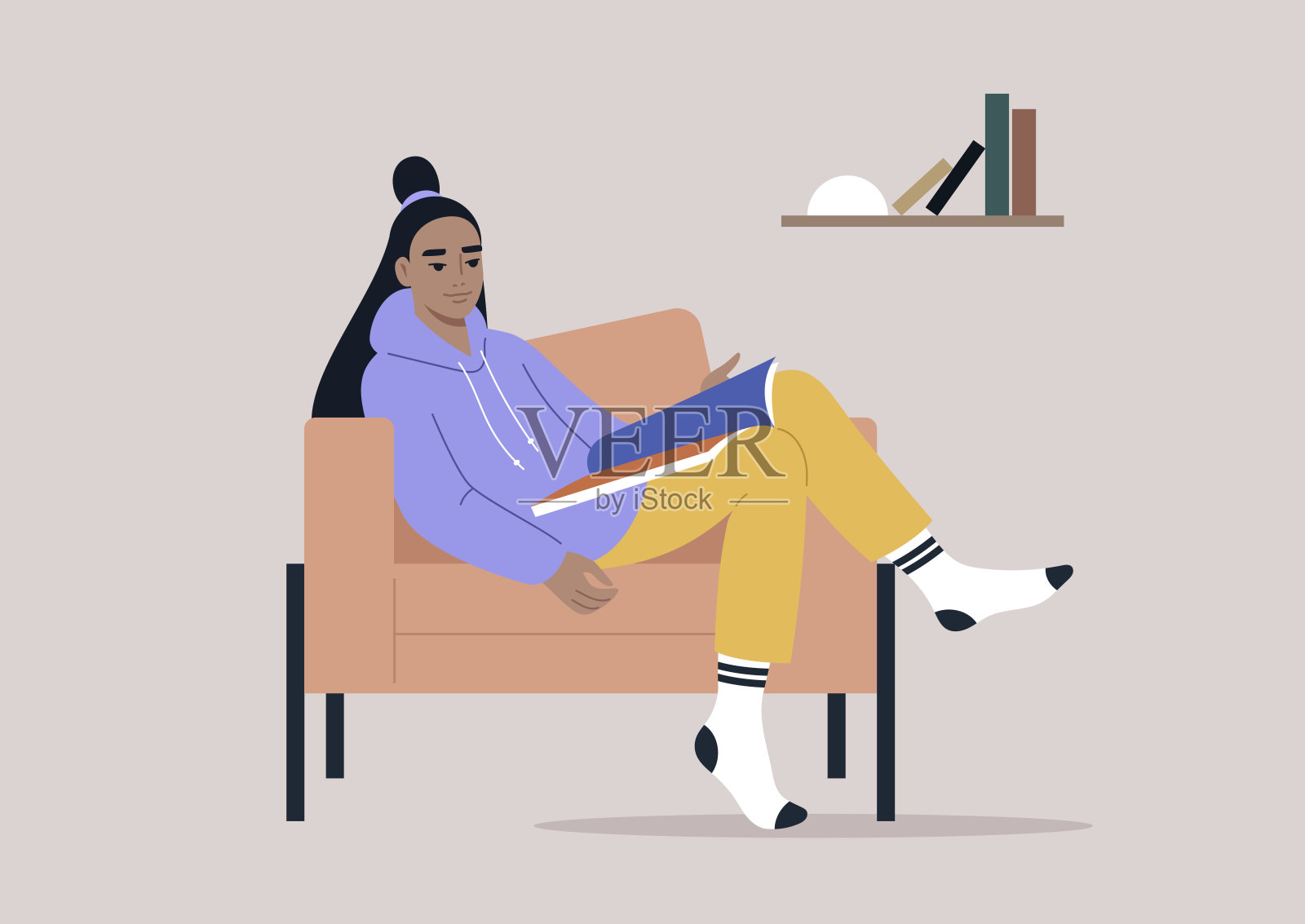 一个年轻的亚洲女性角色在家里看杂志，舒适的扶手椅和书架插画图片素材