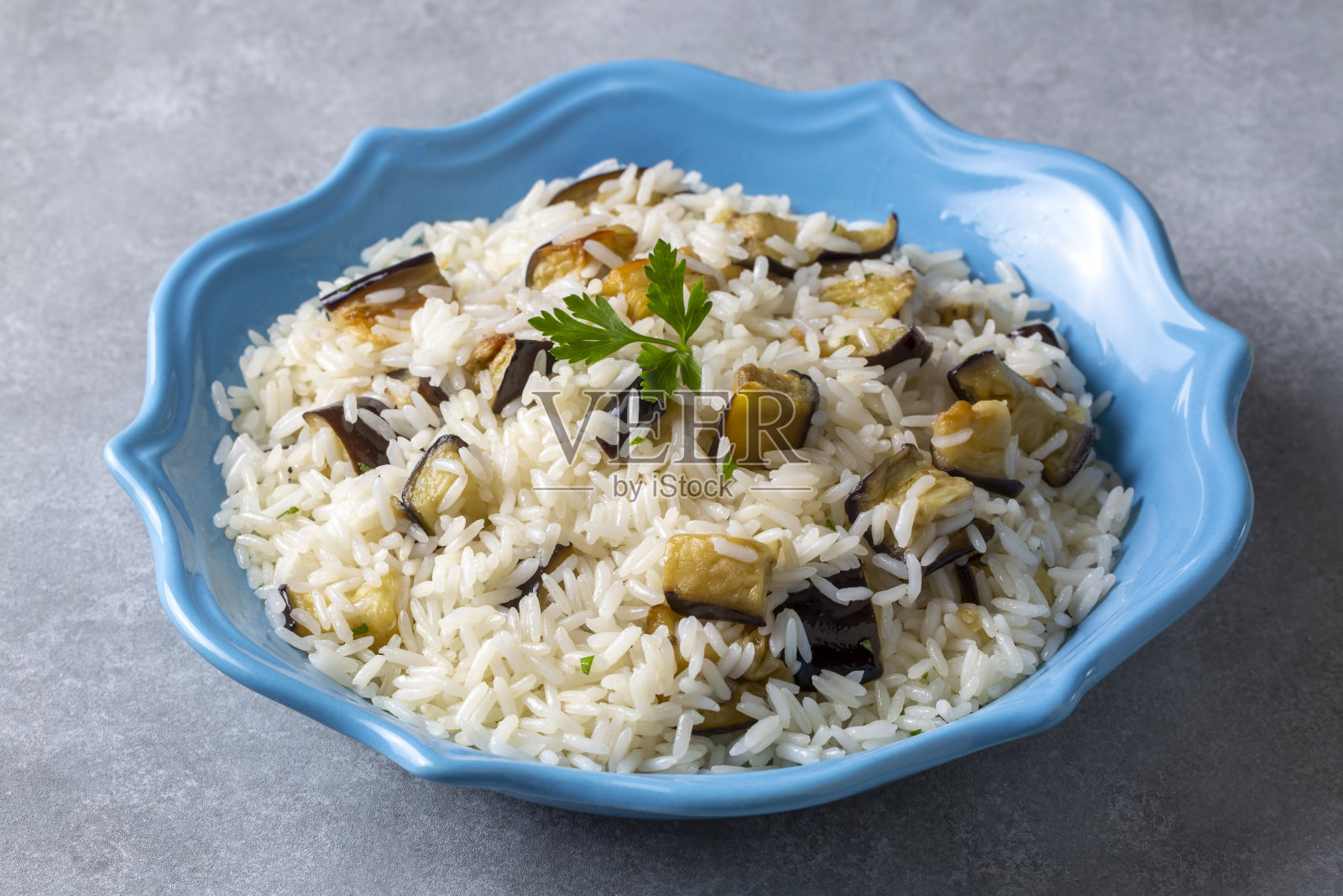 传统的土耳其食物;茄子饭。土耳其的名字;帕特里坎利pinpinpilavi照片摄影图片