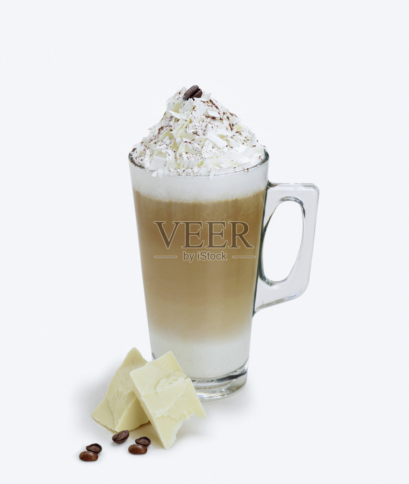 白色背景下的夏日佳酿。起泡拿铁巧克力照片摄影图片