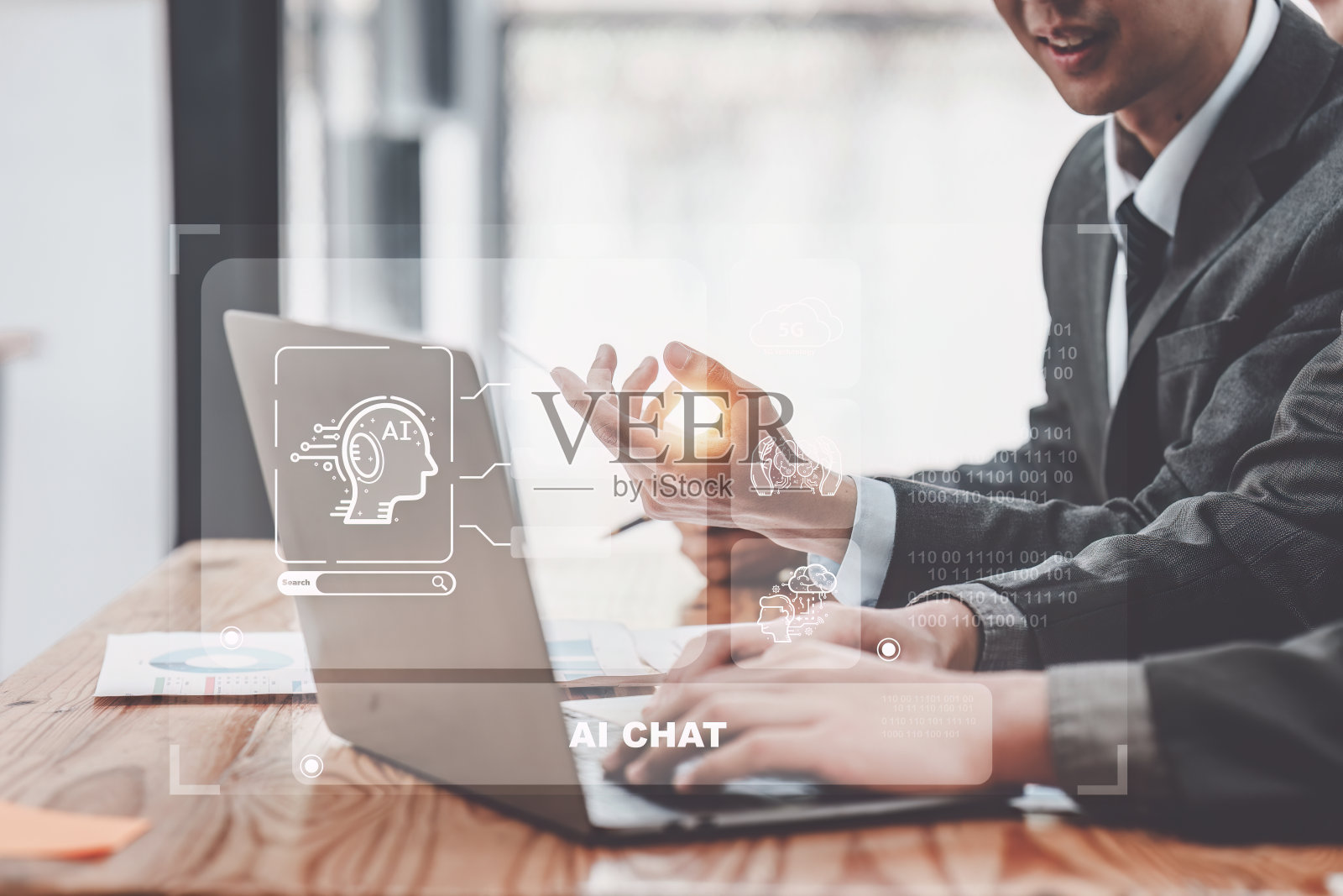 聊天机器人与人工智能聊天。商业女性使用智能机器人AI技术。未来科技转型、金融、团队合作、大数据、图表概念照片摄影图片