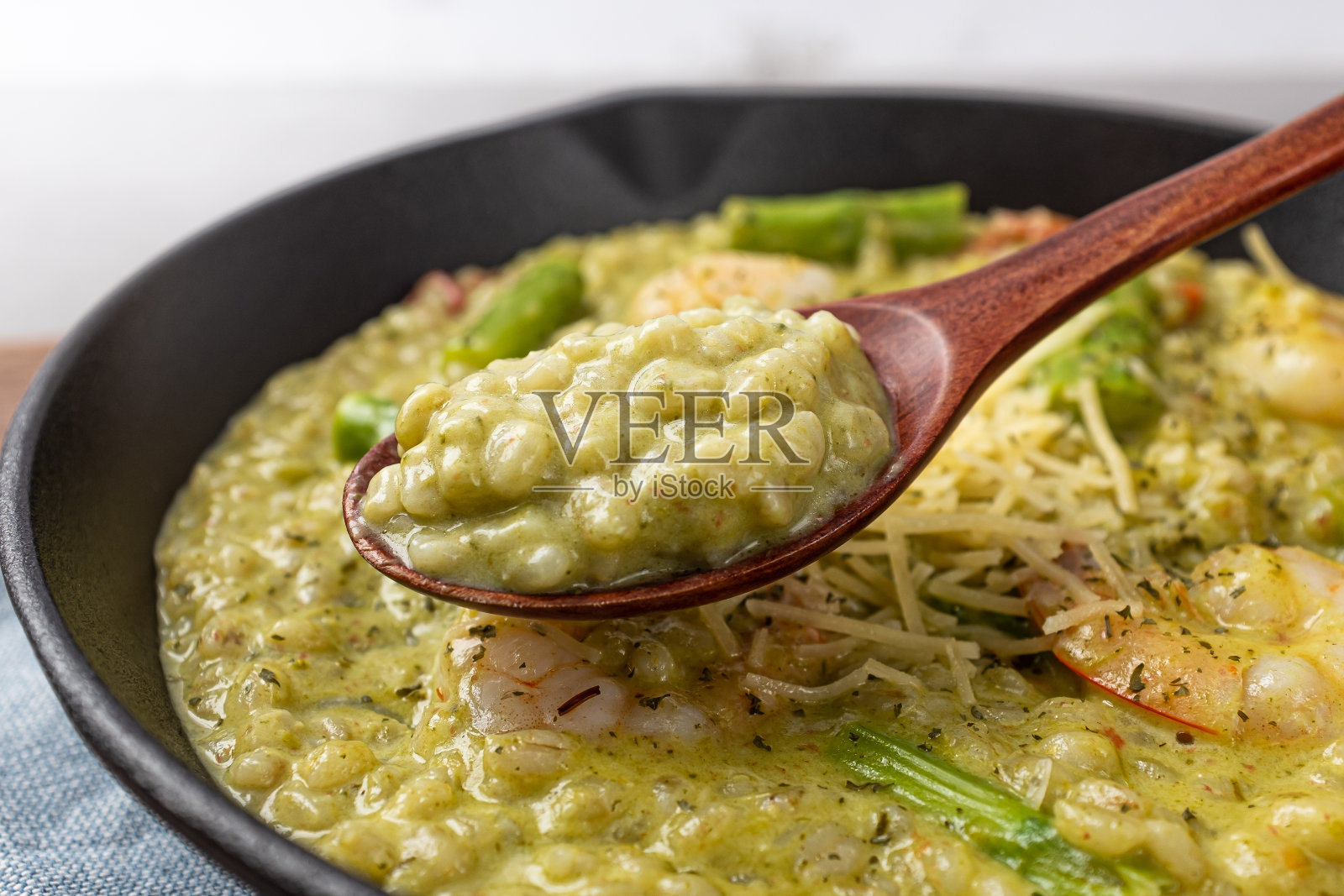 芦笋炖饭照片摄影图片