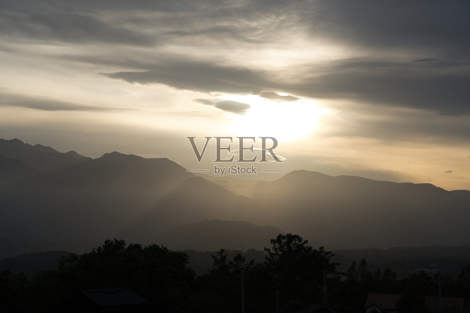 山间落日照片摄影图片