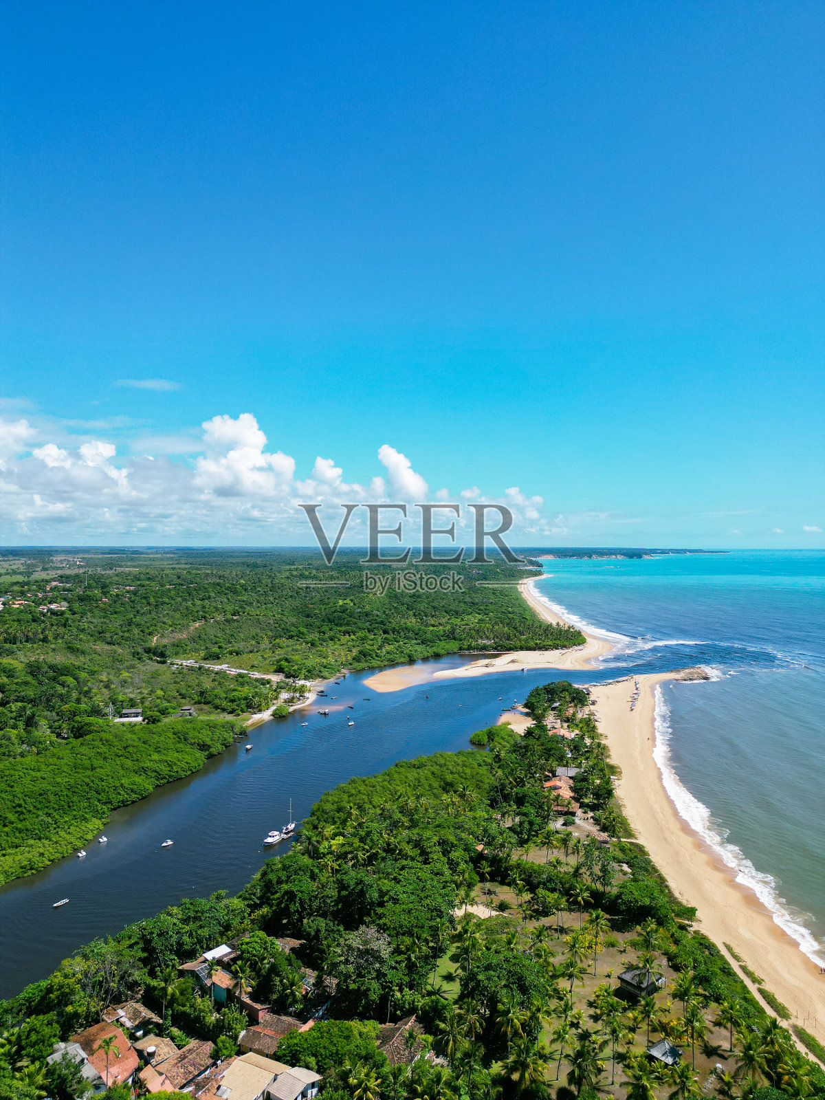 俯瞰迷人的海滩和生物多样性的生态系统Caraíva，巴伊亚，巴西照片摄影图片