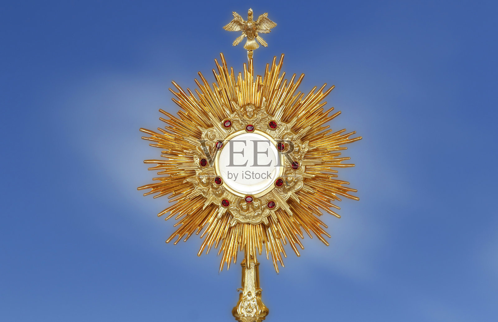 装饰物-蓝色背景上的天主教宗教符号照片摄影图片