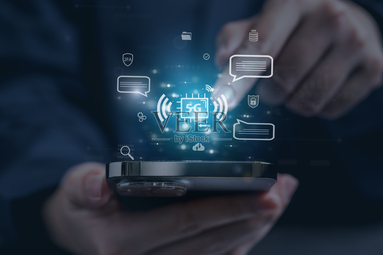 带有5G网络连接的聊天图标。商业技术照片摄影图片